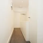 Spacious 4 Bedroom House - Sleeps 8 Guests, Contractors, Groups, Families, Business, Leisure & Relocation Welcome, 13 Minutes From Centre, Fast Wi-fi, Smart Tv In Lounge & Free Parking, Long And Short Welcome Hébergement de vacances Bristol