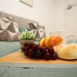 Hébergement de vacances Spacious 4 Bedroom House - Sleeps 8 Guests, Contractors, Groups, Families, Business, Leisure & Relocation Welcome, 13 Minutes From Centre, Fast Wi-fi, Smart Tv In Lounge & Free Parking, Long And Short Welcome Bristol