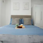 Spacious 4 Bedroom House - Sleeps 8 Guests, Contractors, Groups, Families, Business, Leisure & Relocation Welcome, 13 Minutes From Centre, Fast Wi-fi, Smart Tv In Lounge & Free Parking, Long And Short Welcome *