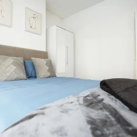 Hébergement de vacances Modern 4 Bedroom House Sleeps 8, 13 Minutes From Centre, Free Parking And Wi-fi, Weekly And Monthly Stays, Great Rates Available At Peachy Bristol