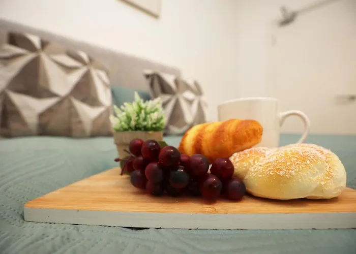 Nyaraló Spacious 4 Bedroom House - Sleeps 8 Guests, Contractors, Groups, Families, Business, Leisure & Relocation Welcome, 13 Minutes From Centre, Fast Wi-fi, Smart Tv In Lounge & Free Parking, Long And Short Welcome Bristol